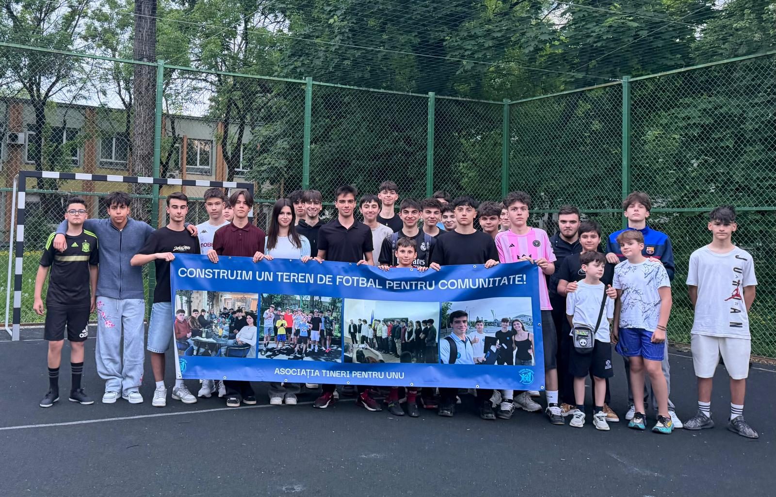 Am obținut reabilitarea terenului de fotbal din Pajurei 15A